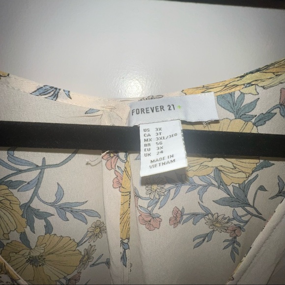 Forever 21 (3X) contemporary flower blouse - Picture 4 of 6